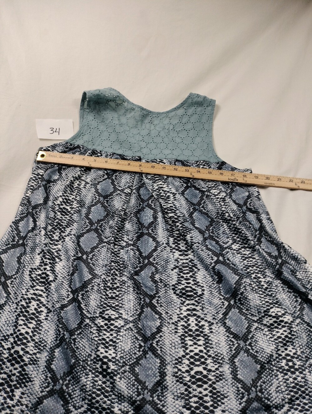 Suzanne betro Womens Snake-Print Sleeveless Top Size Large